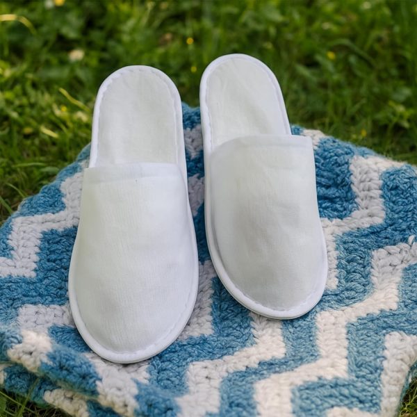 24 Pairs Disposable Guest Slippers – Soft Fleece, Individually Wrapped, White